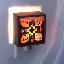 QUILT PATTERNED NIGHT LIGHT LIT QUILT PATTERNED NIGHT LIGHT LIT